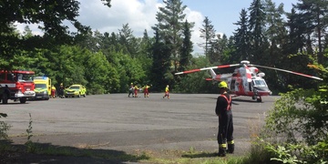 Muž si při pádu z kola rozlámal kosti v obličeji