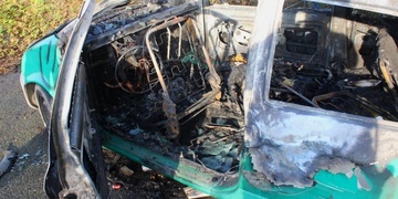 Požár auta obývaného bezdomovci