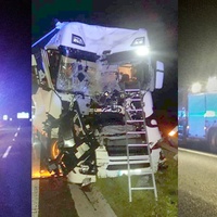 Střet kamionů na dálnici D5