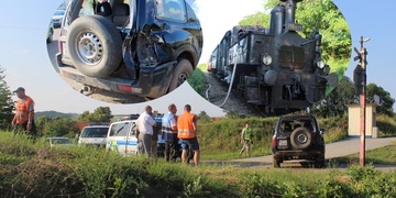 Střet vzácné historické parní lokomotivy s terénním autem