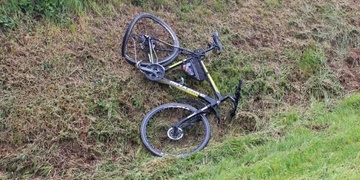 Cyklistka vjela přímo do cesty motorkáři
