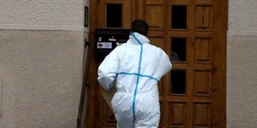 Osmaosmdesátiletý senior se pokusil ubít svou ležící ženu