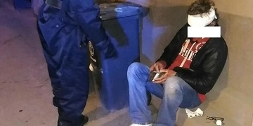 S téměř třemi a půl promile si žena ustlala na dětském hřišti