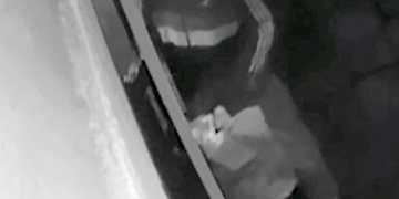 "Dej sem peníze nebo tě zabiju!"