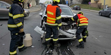 Střet dvou vozů na Doubravce