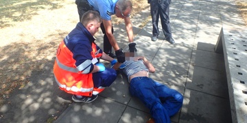 Opilec skončil na záchytce, zlodějka v rukou policie