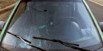 Šestnáctiletou dívku srazilo auto