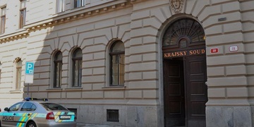 Pomozte! Terorizuje mě trestními oznámeními!
