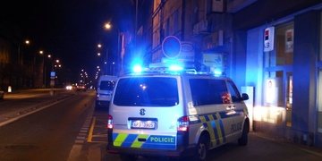 Dva muži skončili po dopravních nehodách na Emergency