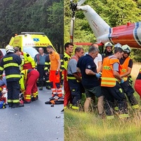 Aktualizováno - řidič osobního vozu vjel motocyklistovi přímo do cesty