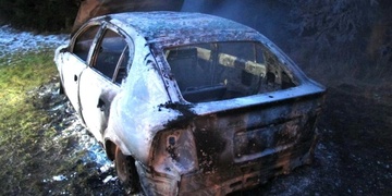 Dokonce ke třem požárům vozidel včera vyráželi hasiči