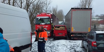 Hromadná dopravní nehoda na silnici I/6