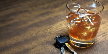 Půjčit auto opilému vás může vyjít hodně draho