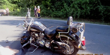 Motorkář si zdemoloval stroj a skončil v nemocnici