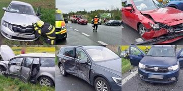 Během dvou dopravních nehod se střetlo celkem sedm vozidel