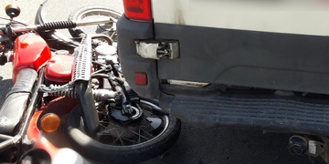 Dva střety aut s motocykly