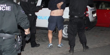 Bezdomovec se chtěl prát, ale gravitace a 3,78 promile zvítězilo