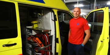 Jak narkoman narazil na statného záchranáře a k ostudě přišel