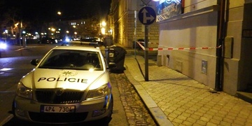 Na Slovanech napadli a pokousali policistku