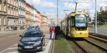 Řidič nedal při odbočování přednost tramvaji