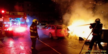 Požár na Jiráskově náměstí v Plzni založil žhář