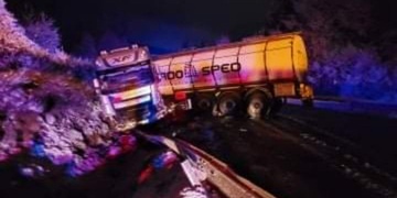 Mlékárenská cisterna prorazila svodidla