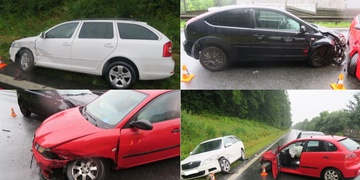 Střet tří aut zablokoval silnici