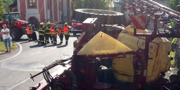 Z přepravované nádrže vytekly tisíce litrů dusičnanu amonného