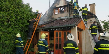 Požár chalupy u Nechanic