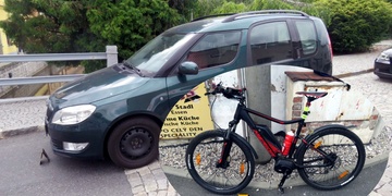 Střet elektrokola s autem šetří policie