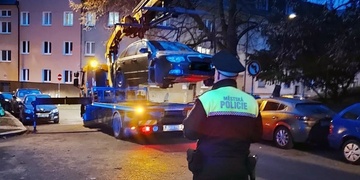 Strážníci měli plné ruce práce s vozidly fanoušků hokeje