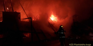 V truhlárně shořela sbírka historických motocyklů, požár byl možná založen úmyslně