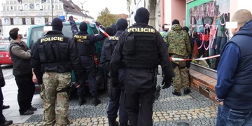 Kriminalisté odhadují, že dealeři prodali pervitin v řádu kil a zisk se počítal v milionech