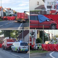 Čelní střet s kamionem muž nepřežil, o život ženy nyní bojují lékaři