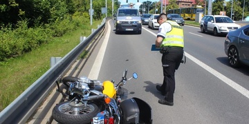 Nebyli jste svědky nehody žlutého motocyklu na Karlovarské v Plzni?