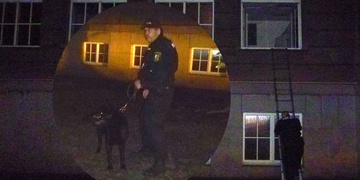 Opilí mladíci se vloupali do školy