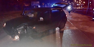 Silně opilý řidič zdemoloval zastávku