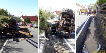 Pod převráceným vysokozdvihem zůstal zaklíněný a zraněný řidič