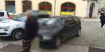 Muž pozoroval kolemjdoucí ženy a masturboval u toho