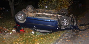 Pod vlivem alkoholu, se zákazem řízení havaroval a od nehody utekl