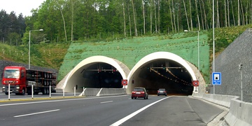 Opilý řidič jel po D5 v protisměru