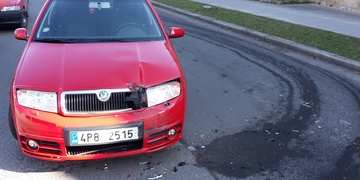 Hledá se černé Audi A4 combi, řidič ujel od nehody v Plzni