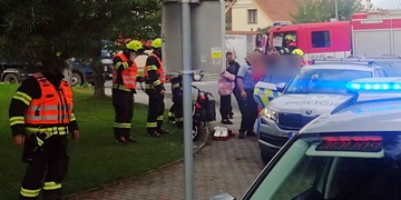 Střet jezdce na elektrokoloběžce s autem