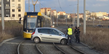 Další řidič zablokoval tramvajové kolejiště