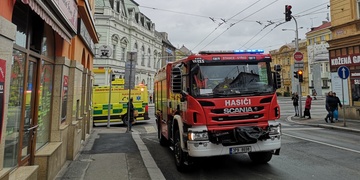 Únik neznámé látky v centru Plzně