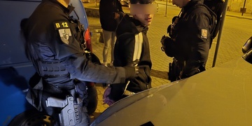 Ani několik falešných jmen policisty neoklamalo