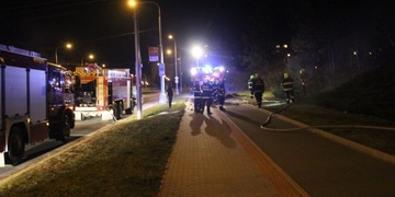 Požár zničil ozdobné kleče a stromy na Skvrňanech