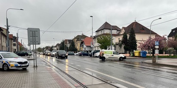 Žena vběhla přímo před tramvaj