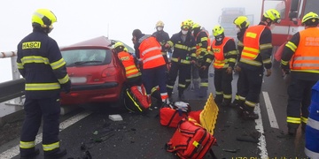 Vrtulník transportoval zraněného muže a teprve čtyřleté dítě