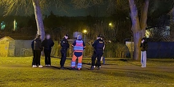 Rvačku v parku ukončil až zásah policie